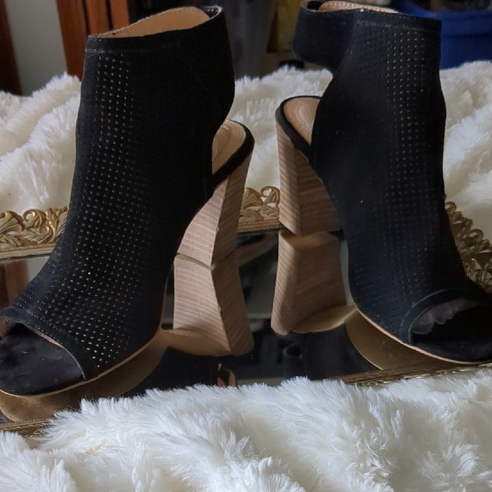 Adam Tucker Black and Tan Sandals with Chunky Heel